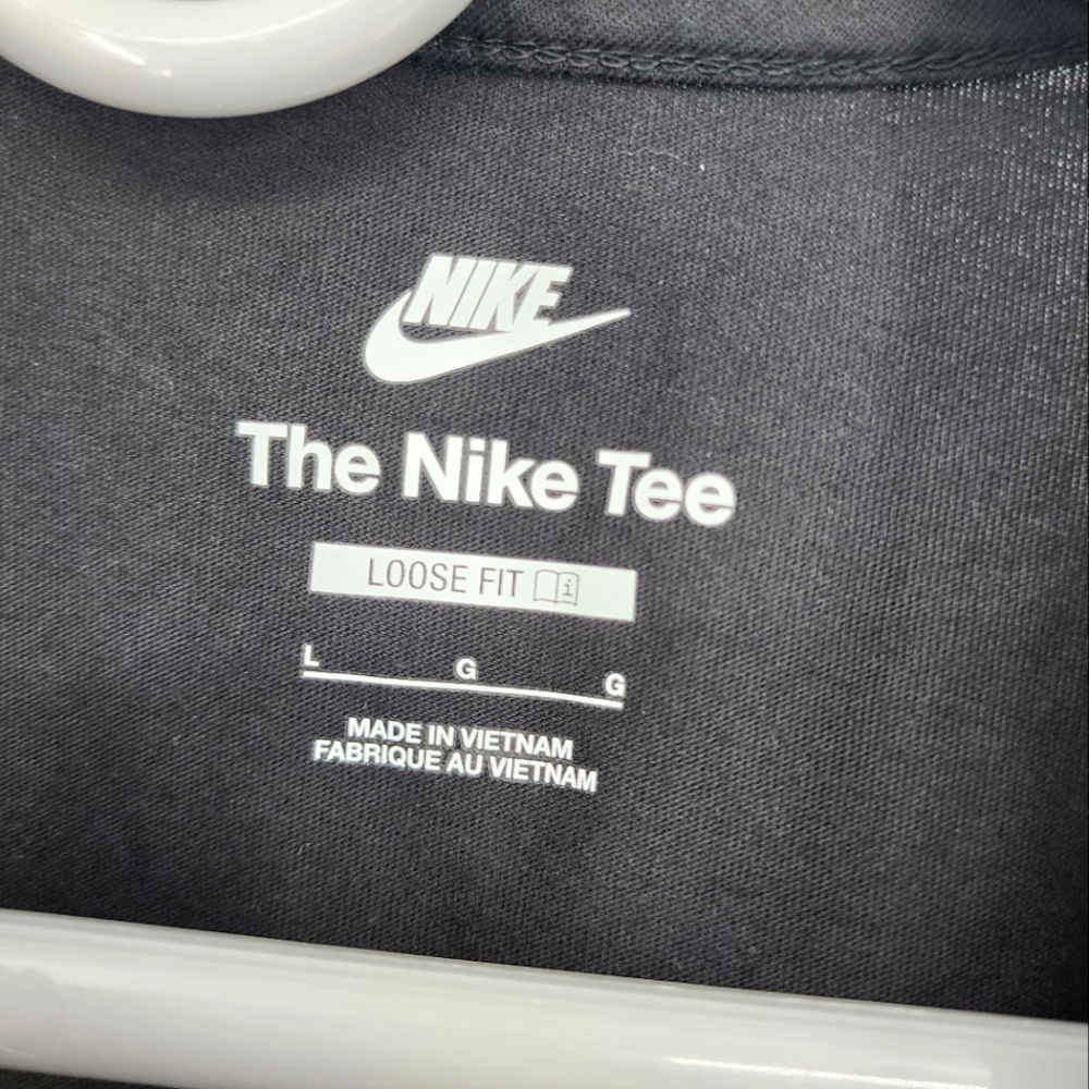Nike Sportswear NWT Kids T-Shirt Large - Picture 4 of 8